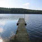 Vanha-paelsilae Lakeside Farm
