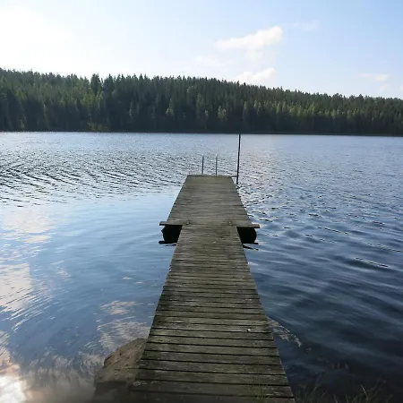 Vanha-paelsilae Lakeside Farm