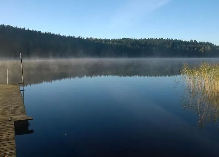 Vanha-paelsilae Lakeside Farm *