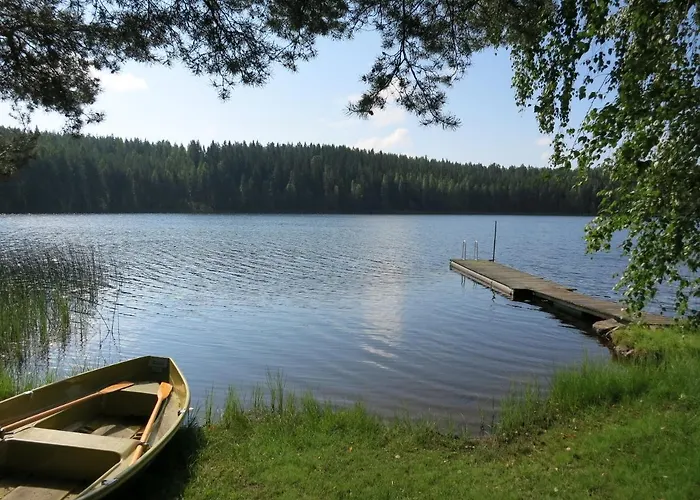 Vanha-paelsilae Lakeside Farm